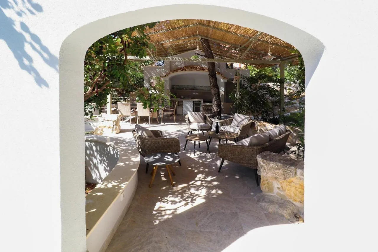 Casa De Verano - Penthouse In Villa With The Private Garden Trogir Croatia