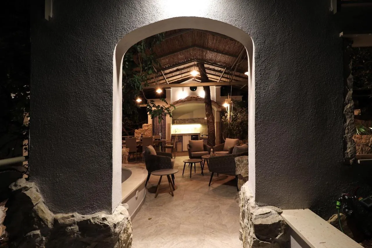 Casa De Verano - Penthouse In Villa With The Private Garden Trogir 0*,