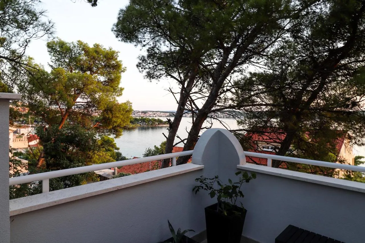 Casa De Verano - Penthouse In Villa With The Private Garden Trogir