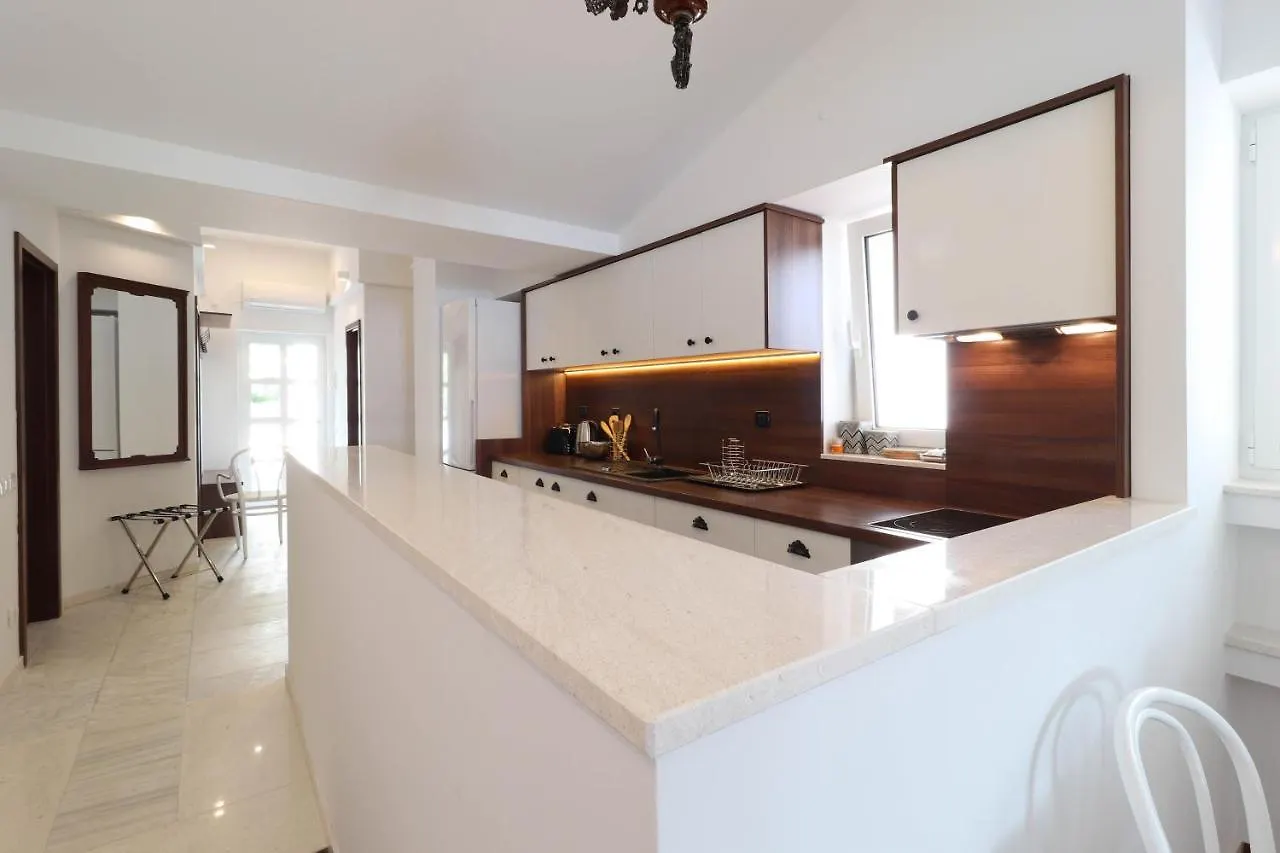 Casa De Verano - Penthouse In Villa With The Private Garden Trogir