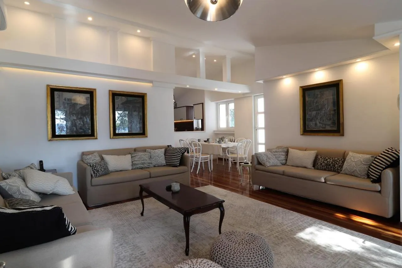 Casa De Verano - Penthouse In Villa With The Private Garden Trogir