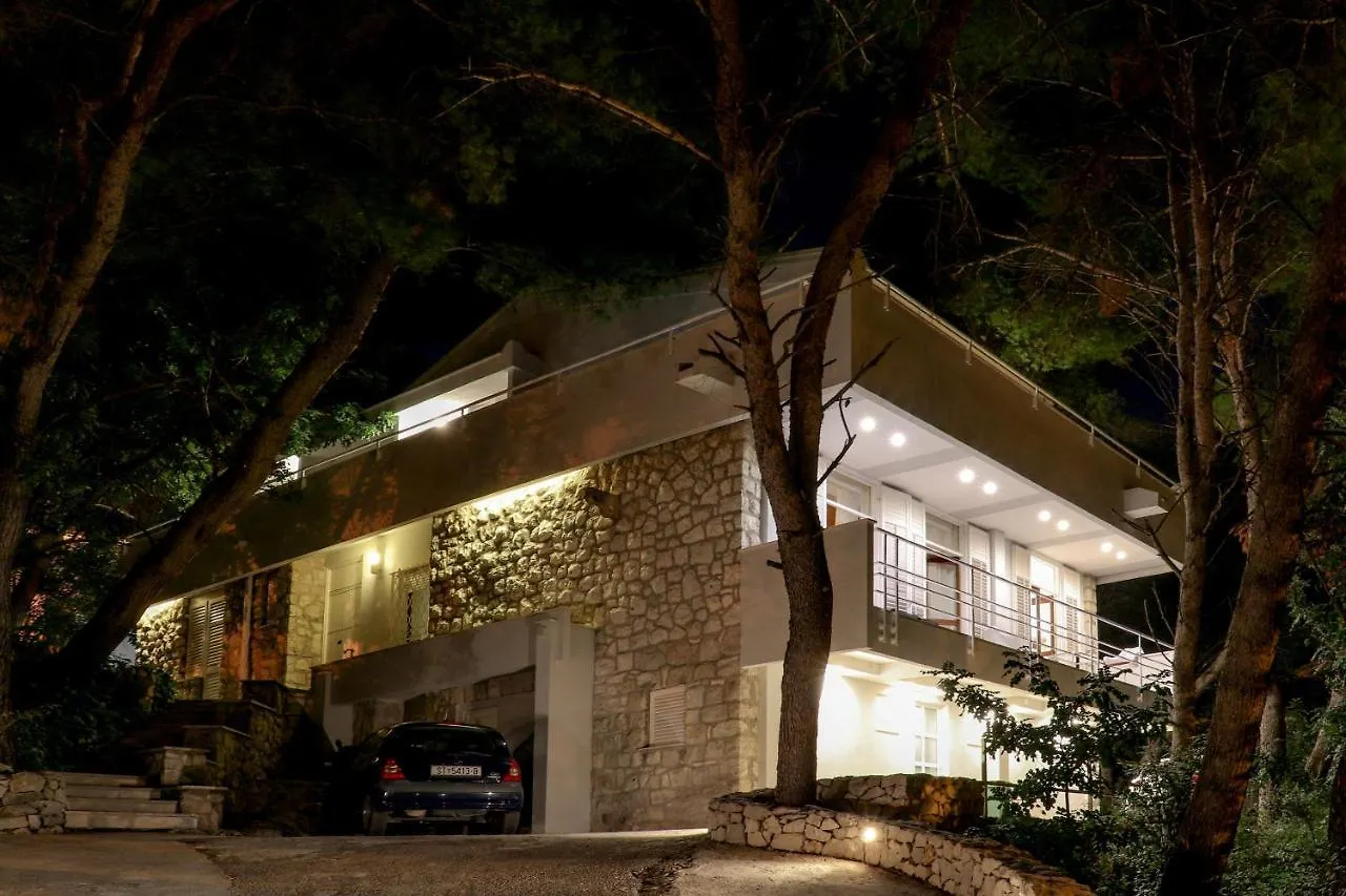 Casa De Verano - Penthouse In Villa With The Private Garden Trogir