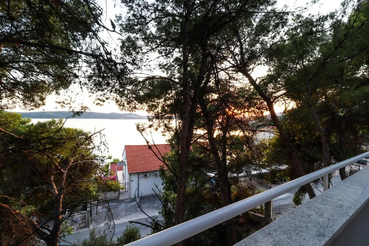 Casa De Verano - Penthouse In Villa With The Private Garden Trogir