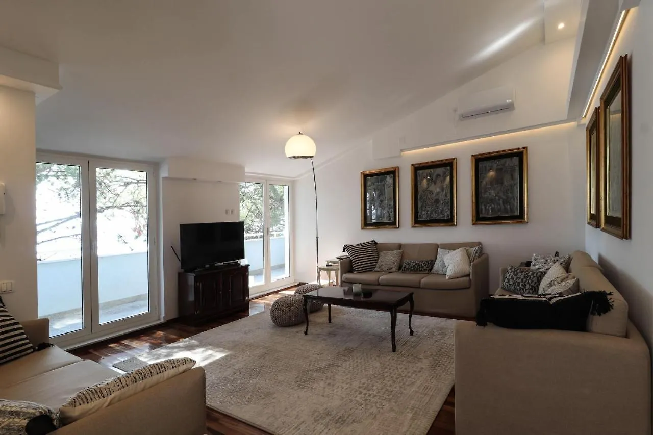 Casa De Verano - Penthouse In Villa With The Private Garden Trogir Apartamento