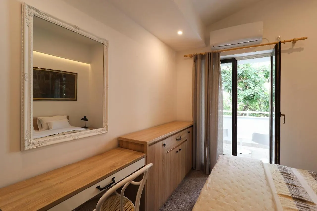 Casa De Verano - Penthouse In Villa With The Private Garden Trogir